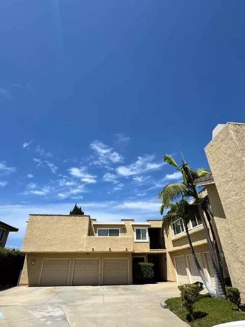 17762 Paseo Cir #D, Huntington Beach, CA 92647