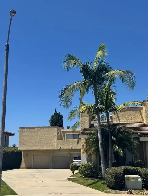 17762 Paseo Cir #D, Huntington Beach, CA 92647