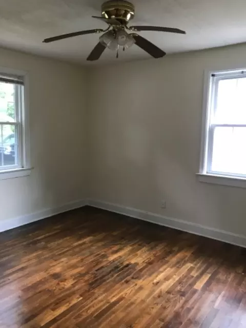 215 Bibro Up Stairs #B, Murfreesboro, TN 37130