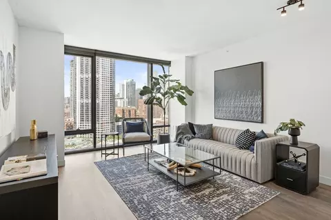 350 N Canal St #1-1, Chicago, IL 60606