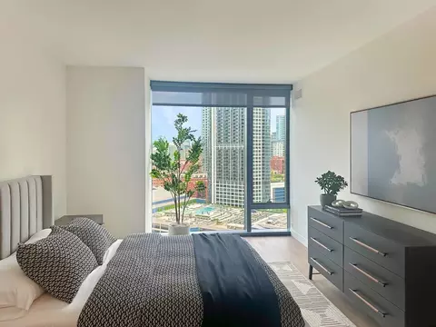 350 N Canal St #1-1PH, Chicago, IL 60606