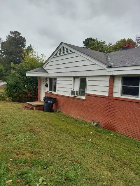 2721 Columbus Cir, Charlotte, NC 28208