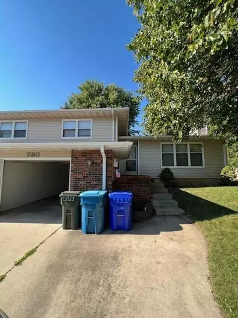 730 Olympic Dr, Waterloo, IA 50701