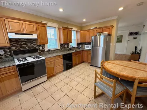 32 Walnut St, Arlington, MA 02476