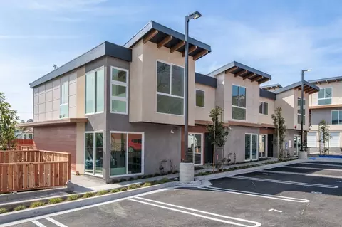 627 Civic Center Dr, Vista, CA 92084