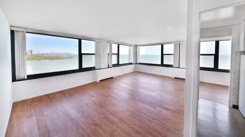 7447 S South Shore Dr #K, Chicago, IL 60649