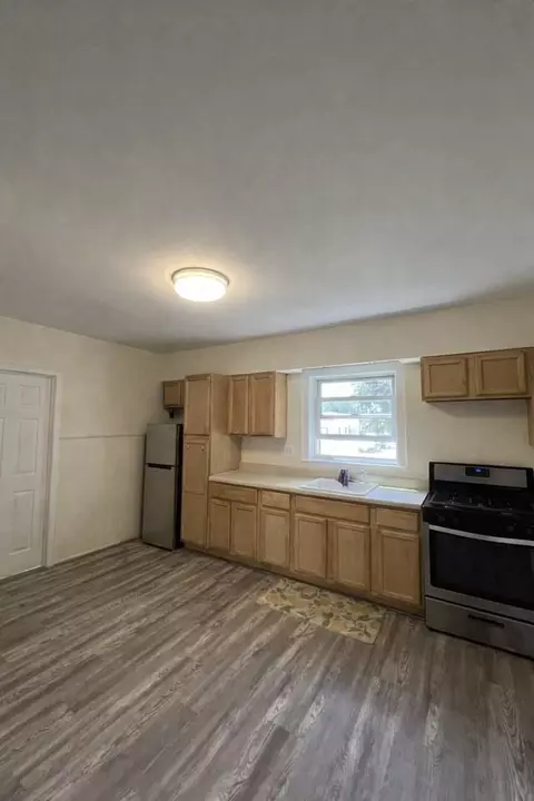 32 White Pl, Staten Island, NY 10310