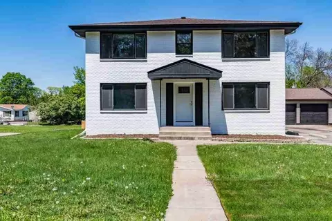 2081 Hillview Rd #3, Arden Hills, MN 55112