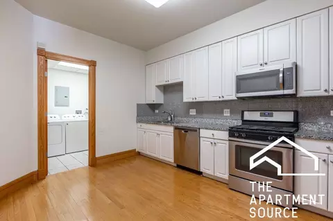 1160 W Grand Ave #2F, Chicago, IL 60642