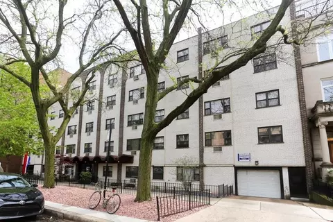 525 W Oakdale Ave #209, Chicago, IL 60657