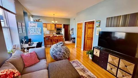 1368 W Evergreen Ave #3R, Chicago, IL 60642