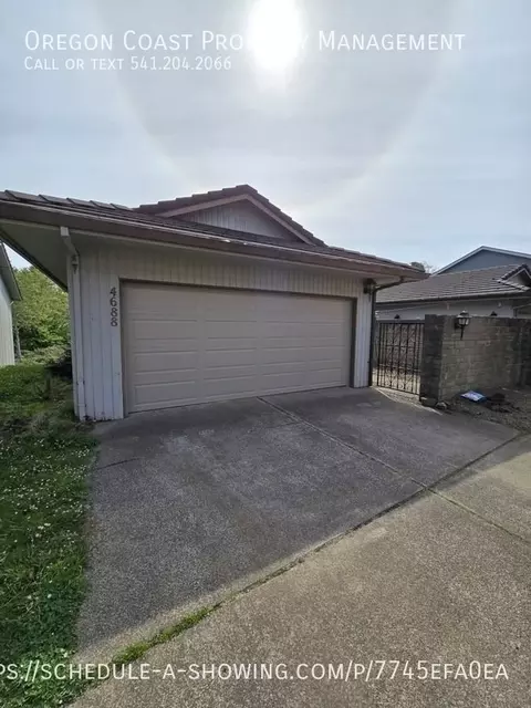 4688 NE Windward Pl, Lincoln City, OR 97367
