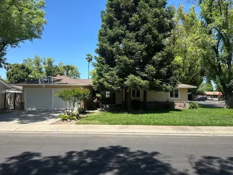 1917 Rossmoor Way, Modesto, CA 95355