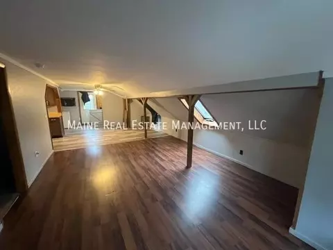 845 Hudson Rd # B, Glenburn, ME 04401