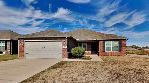 1901 W Autumn Way, Mustang, OK 73064