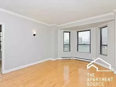 732 W Bittersweet Pl #601, Chicago, IL 60613