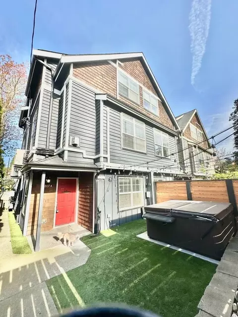 7807 12th Ave NE #A, Seattle, WA 98115