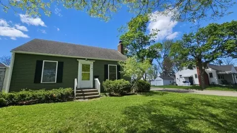 1141 Cleo St, Lansing, MI 48915