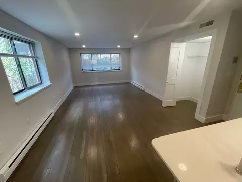 320 Hammond Pond Pkwy, Brookline, MA 02467