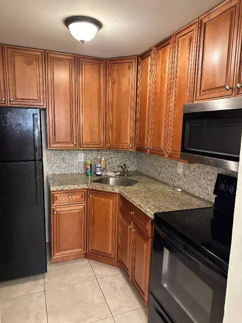 5972 NW 19th St #2, Sunrise, FL 33313