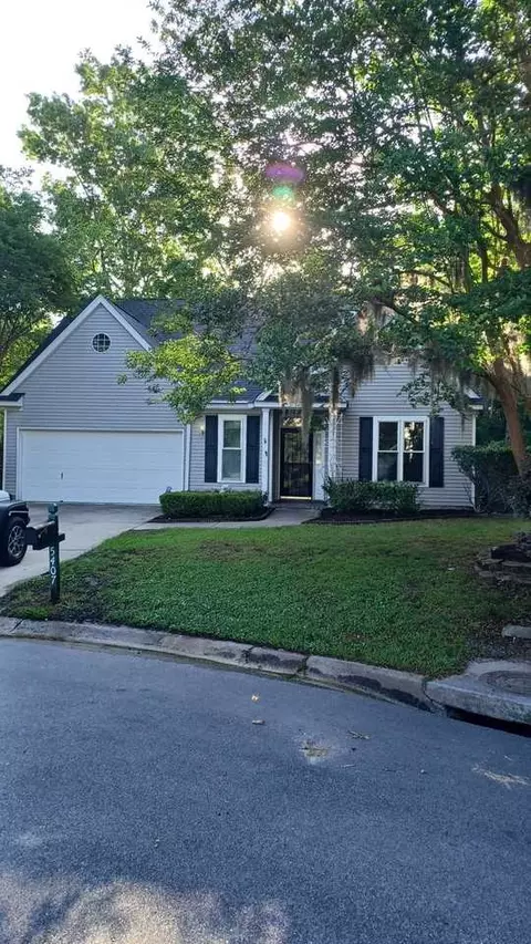 5407 Crosland Ct E, North Charleston, SC 29420