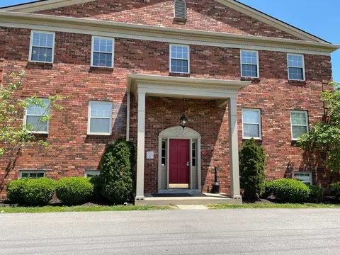 9345 Taylorsville Rd #17, Jeffersontown, KY 40299