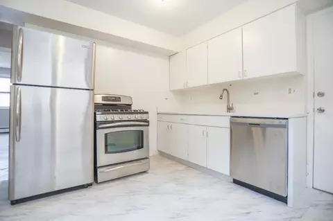 1654 W Pratt Blvd #1, Chicago, IL 60626