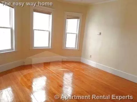 125 Hillsdale Rd #1, Somerville, MA 02144