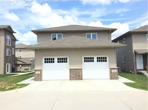 110 W Hills Ln, Waterloo, IA 50701