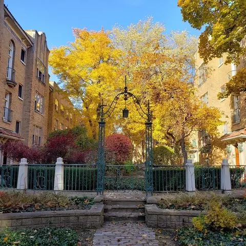 6226 N Clark St #3C, Chicago, IL 60660