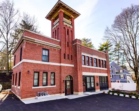 2044 Beacon St #1, Newton, MA 02462