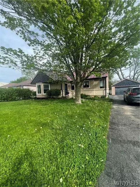 141 Manser Dr, Amherst, NY 14226