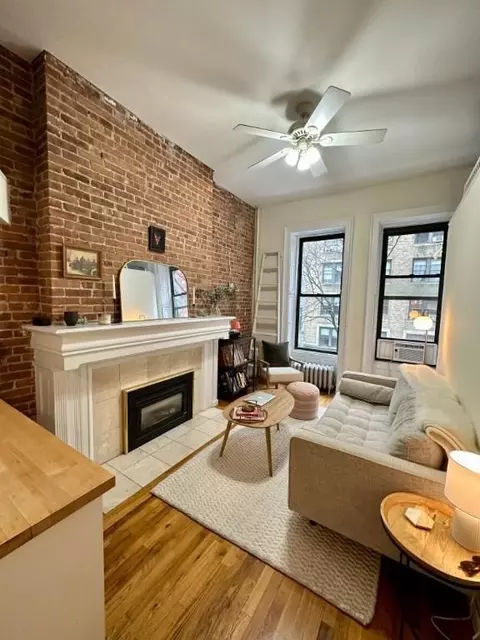 73 W 68th St, New York, NY 10023