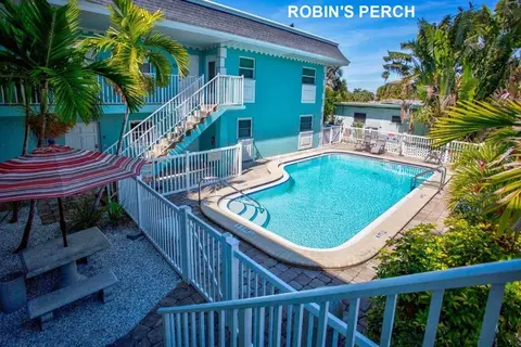 11440 1st St E #9, Treasure Island, FL 33706