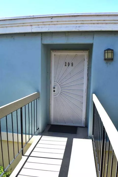 6241 Riverside Blvd #209, Sacramento, CA 95831