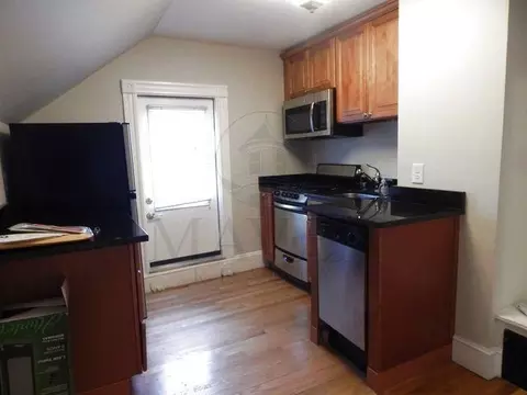 11 Park Ave #2R, Somerville, MA 02144