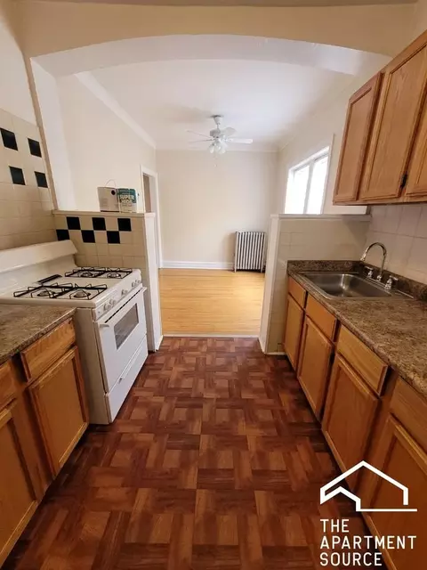 4935 N Whipple St #3E, Chicago, IL 60625