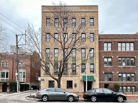 3831 N Fremont St #503, Chicago, IL 60613