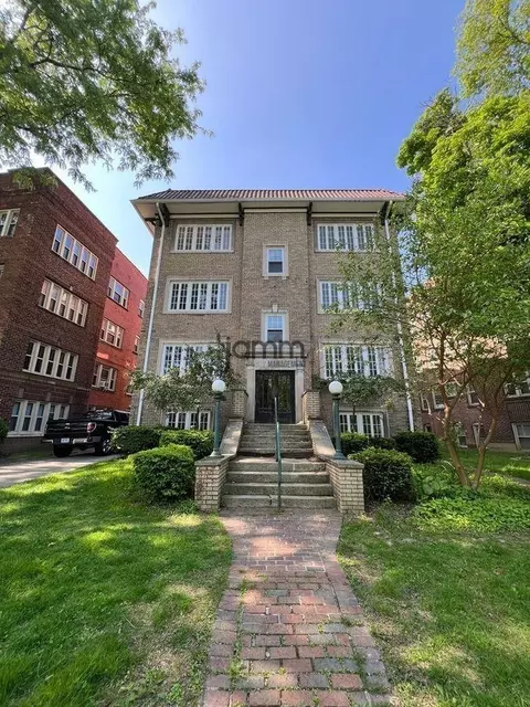 2568 Overlook Rd #8, Cleveland Heights, OH 44106