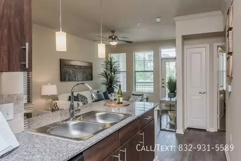 738 Durham Dr #HW11, Houston, TX 77007