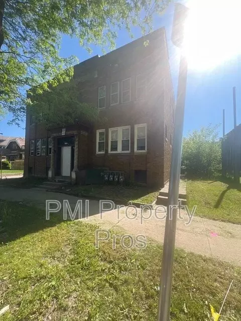 3112 N 38th St #1, Milwaukee, WI 53216