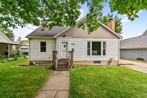 915 W 9th St, Cedar Falls, IA 50613