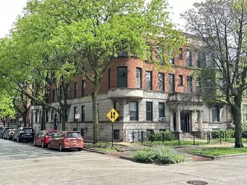 856 W George St #2, Chicago, IL 60657