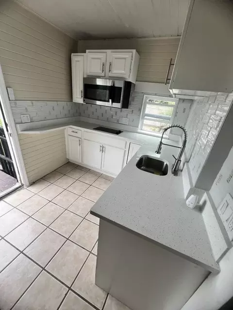 604 Hart St #B, Clearwater, FL 33755