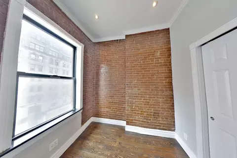 221 E 23rd St #18, New York, NY 10010