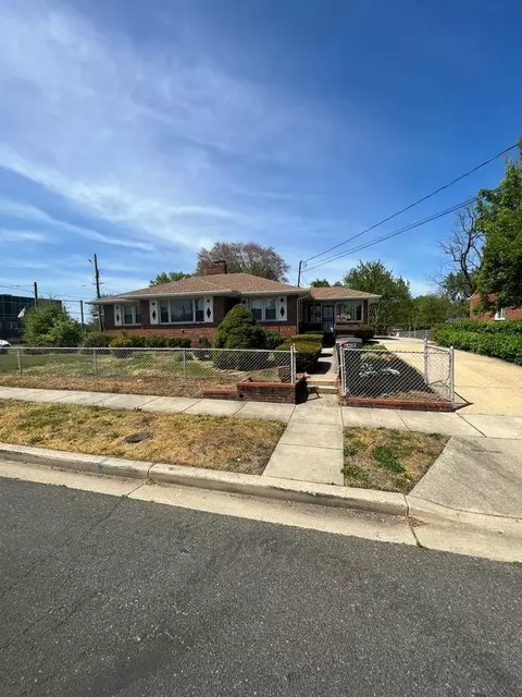 6400 Adak St, Seat Pleasant, MD 20743