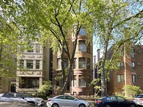 626 W Wellington Ave #3, Chicago, IL 60657