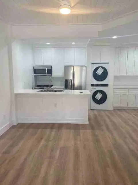 921 Marine Dr #121, Galveston, TX 77550