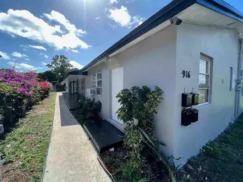 916 4th St, West Palm Beach, FL 33401