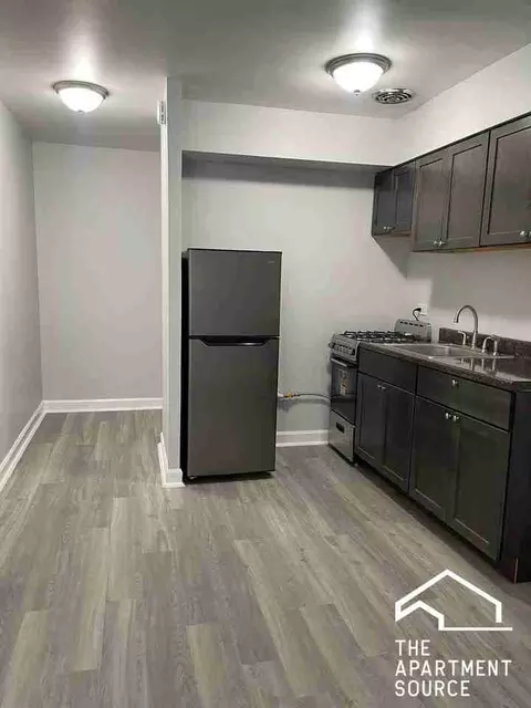 1040 W Hollywood Ave #420, Chicago, IL 60660